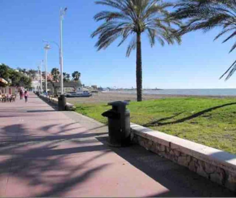 Apartamento En Primera Linea De Playa El Palo Màlaga Exteriér fotografie